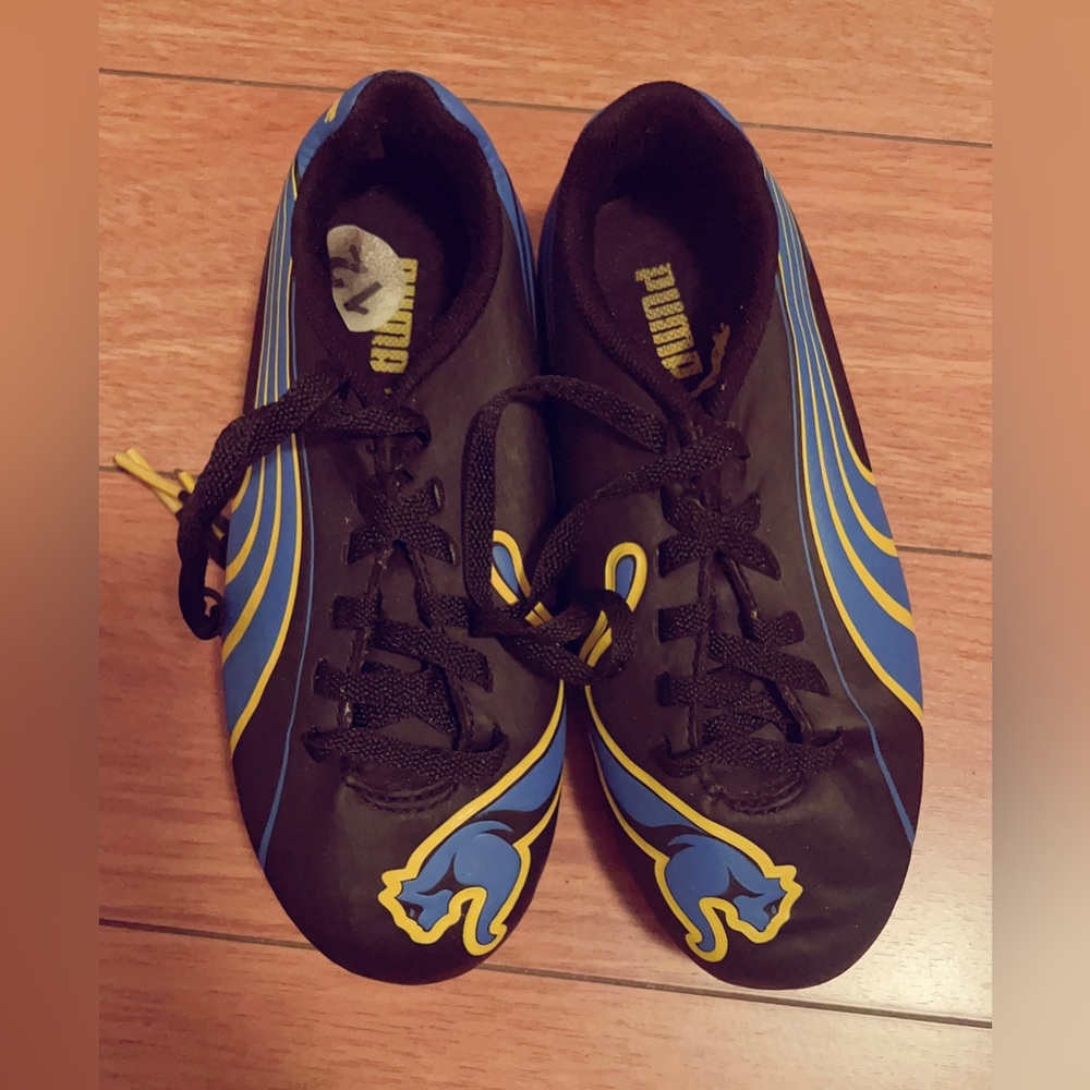 Puma kids size 12 soccer sneakers